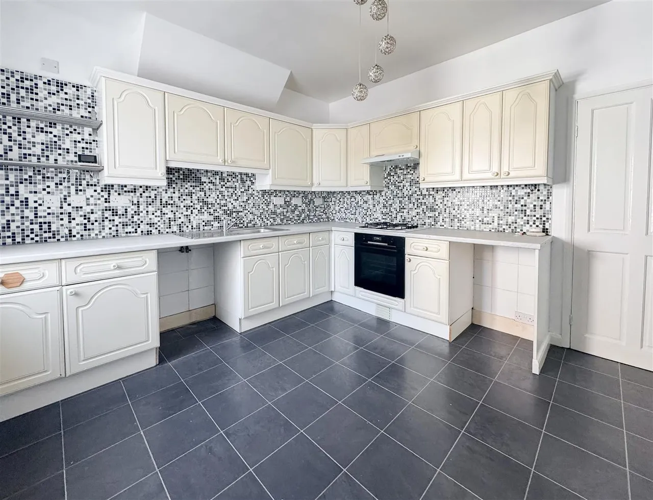 Railway Cottages, St. Leonards-On-Sea, TN38 0AW, photo 6