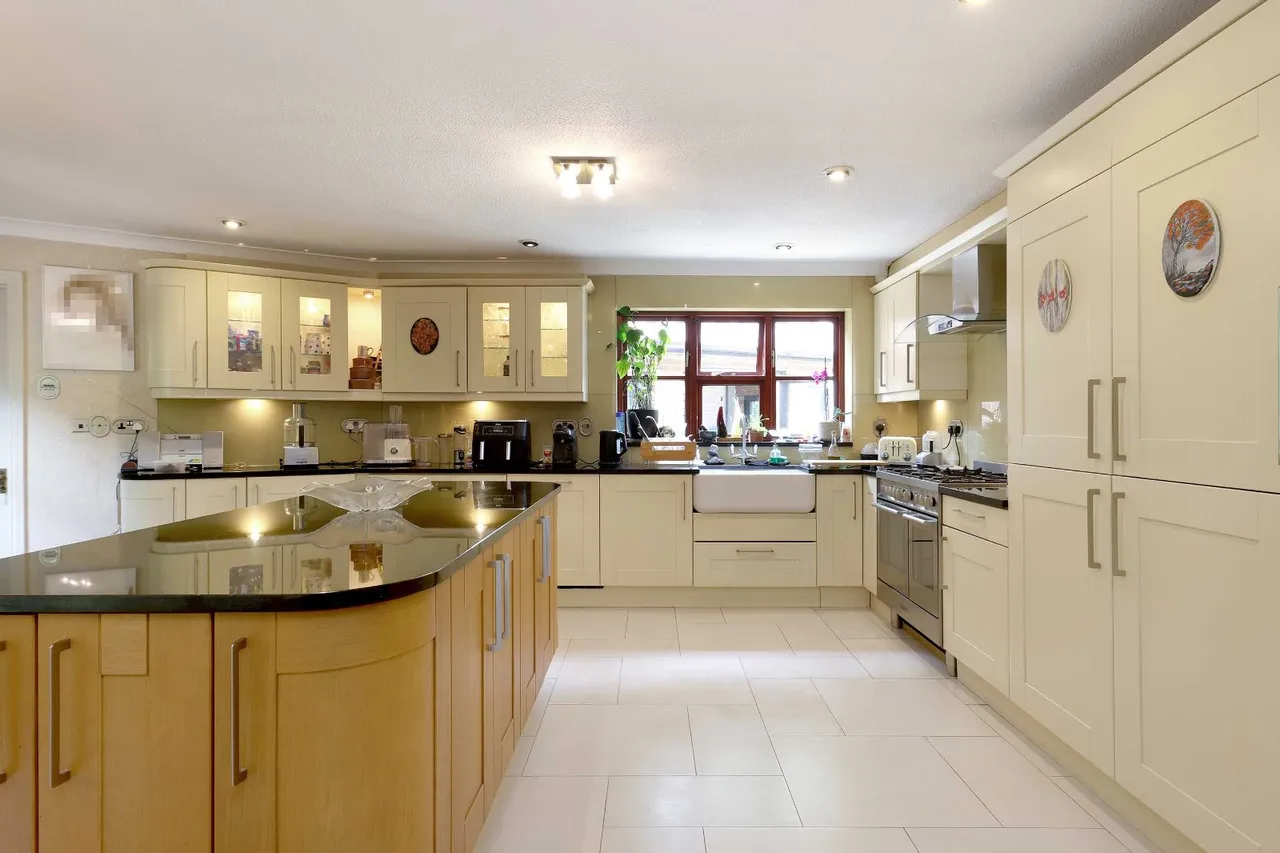 Collum Green Road, Farnham Common, SL2, photo 3