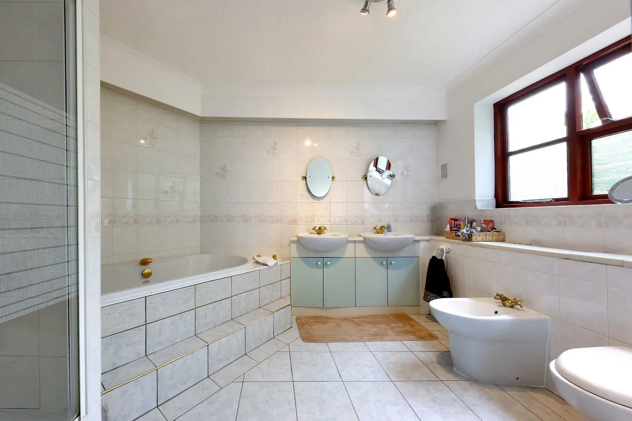 Collum Green Road, Farnham Common, SL2, photo 14