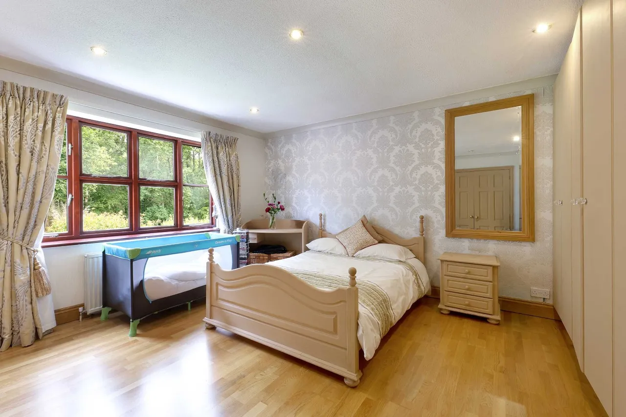 Collum Green Road, Farnham Common, SL2, photo 16