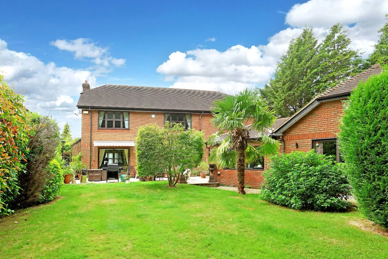 Collum Green Road, Farnham Common, SL2, photo 23