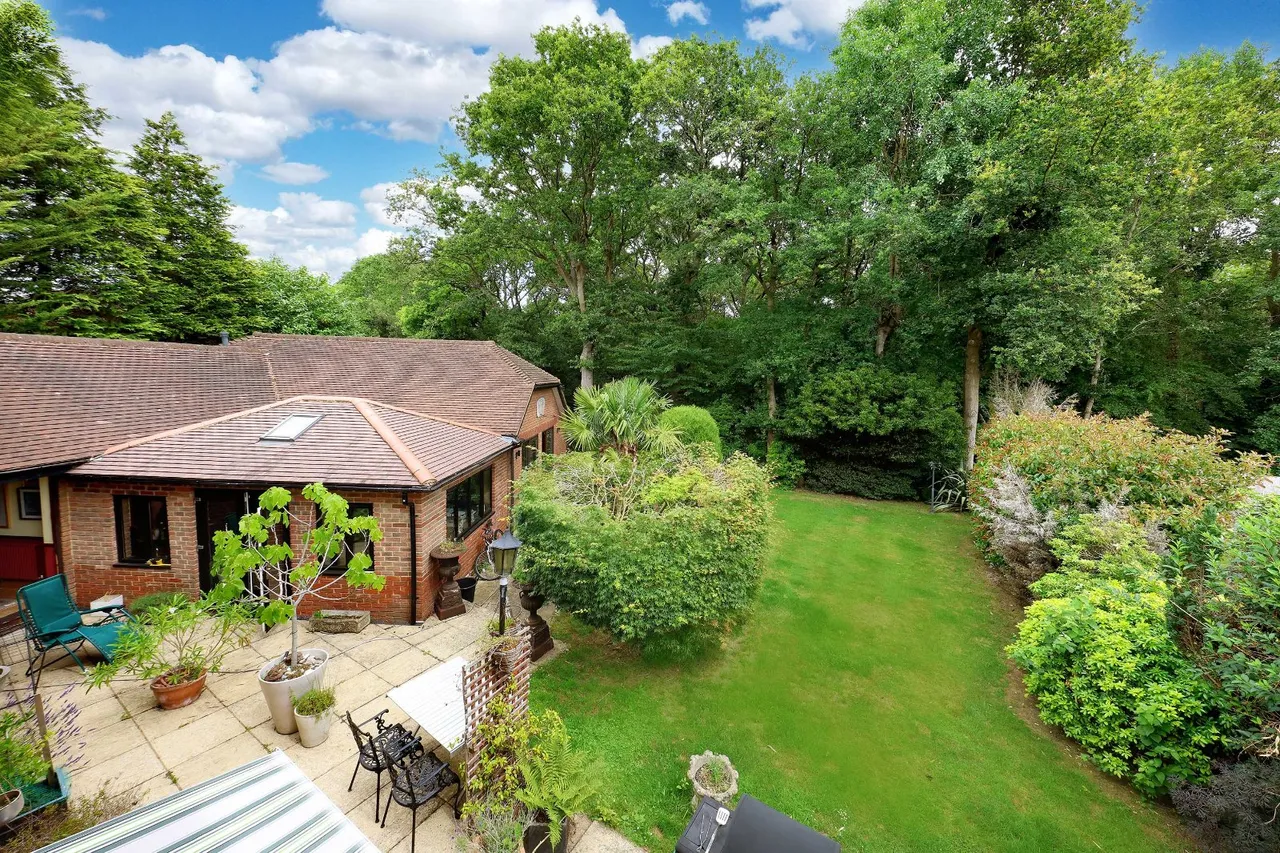 Collum Green Road, Farnham Common, SL2, photo 4
