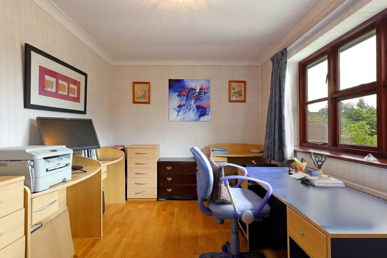 Collum Green Road, Farnham Common, SL2, photo 21