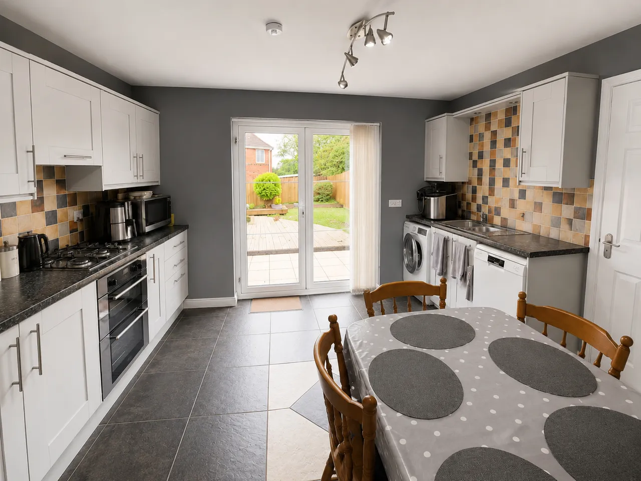 Glenwood Court, Lisburn, BT28, photo 3