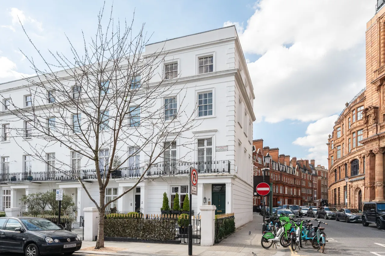 4 bed house for sale — 1 Walton Place, London