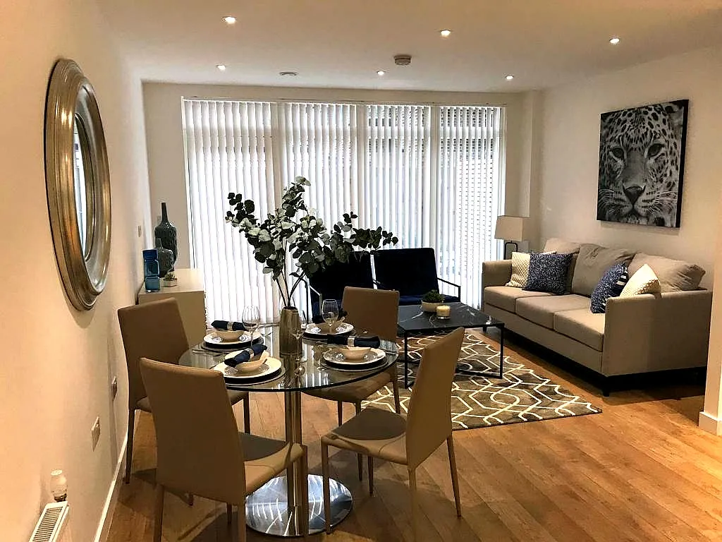 2 bed flat to rent, Cording St, London, E14