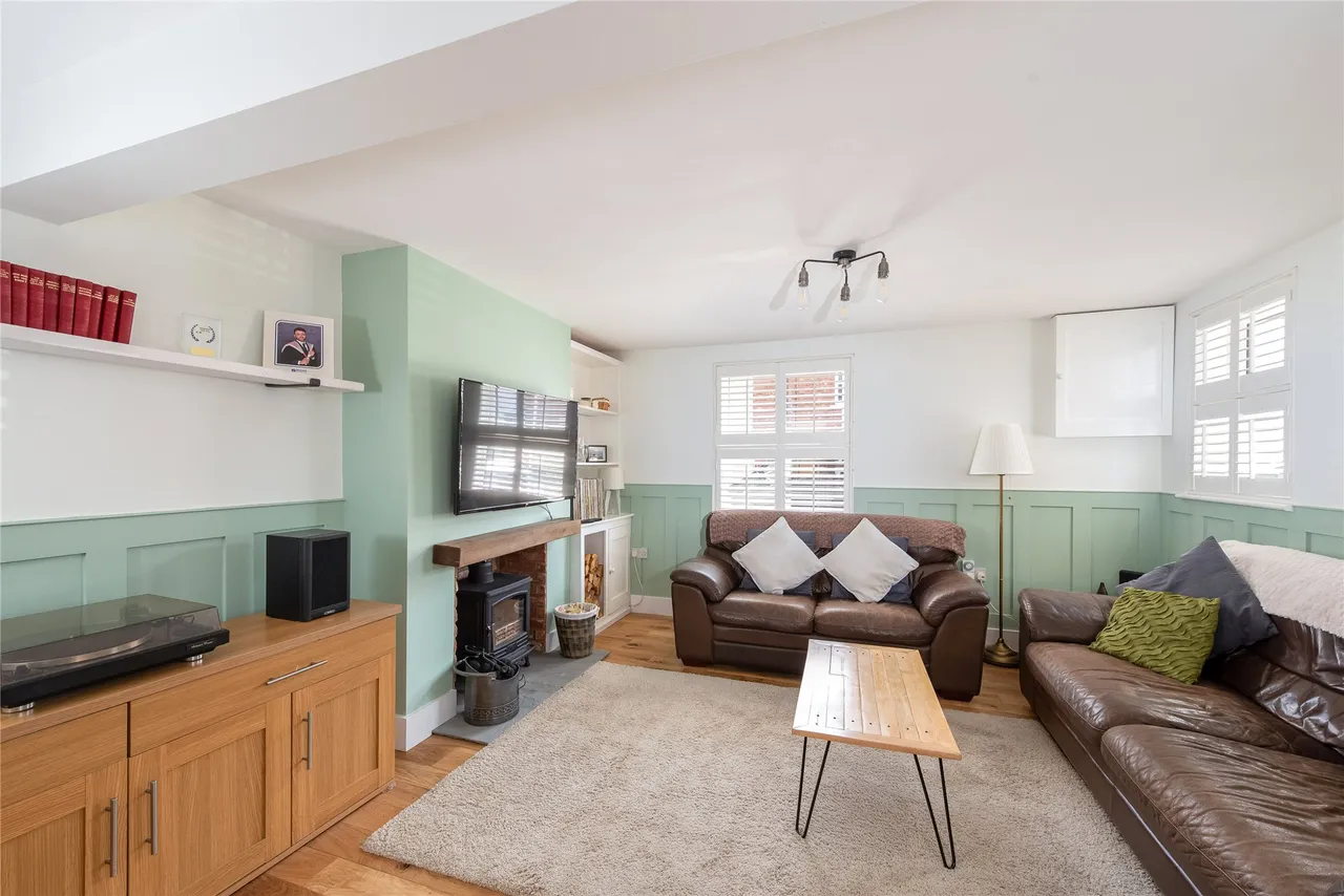 2 bed house for sale, Cosgrove Road, Old Stratford, MK19