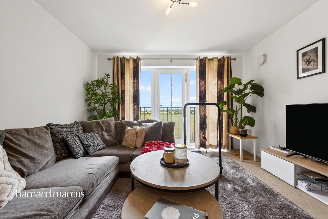 London Road, Ashford, TW15, photo 5