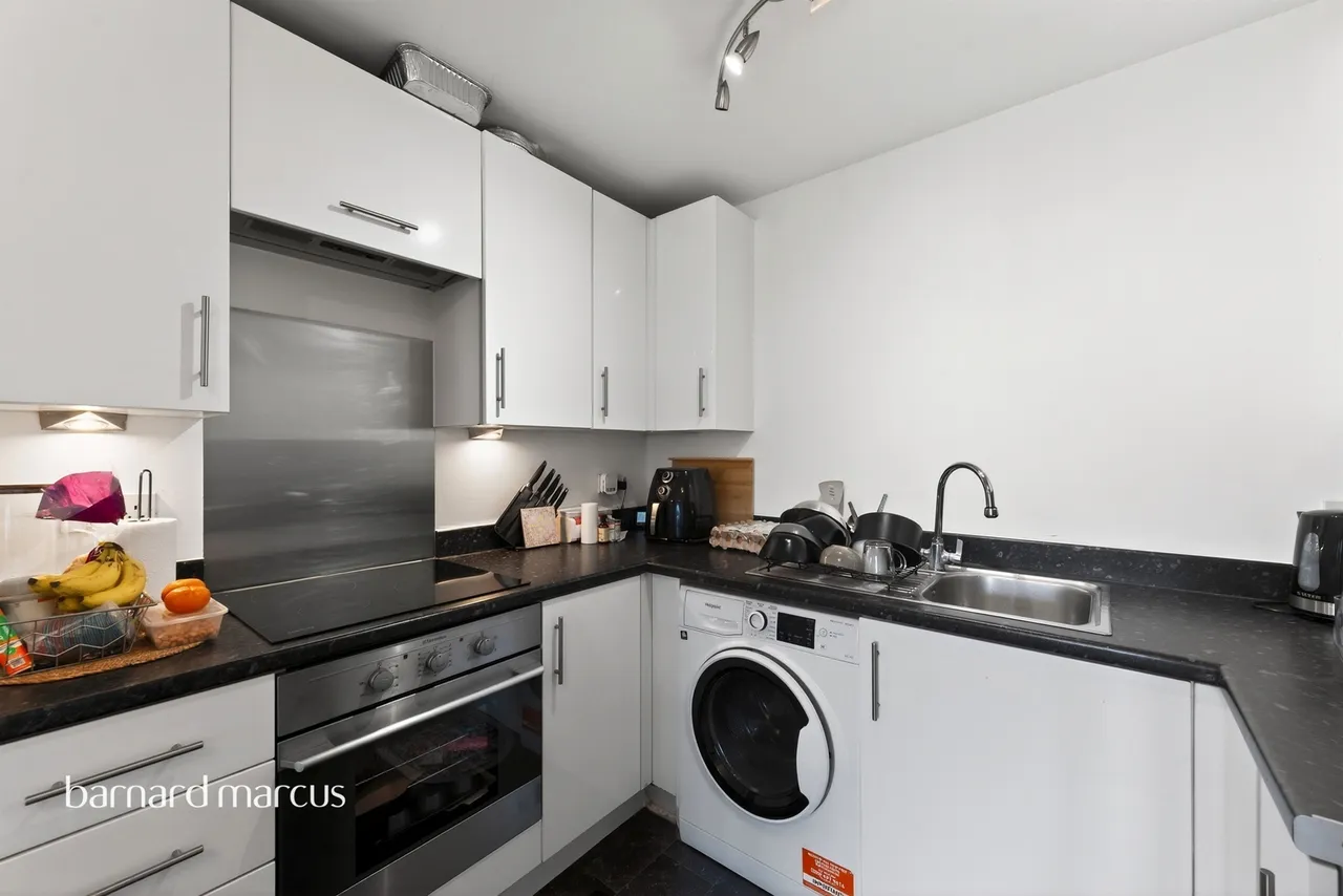 London Road, Ashford, TW15, photo 3