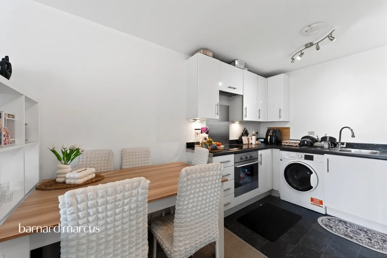 London Road, Ashford, TW15, photo 7