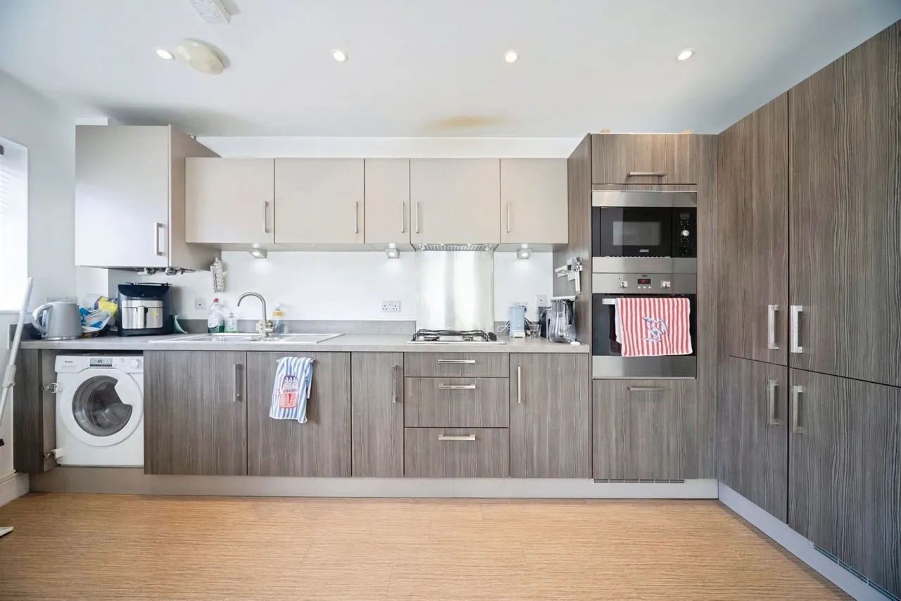 Knights Crescent, Bletchley, Milton Keynes, Buckinghamshire, MK2, photo 9