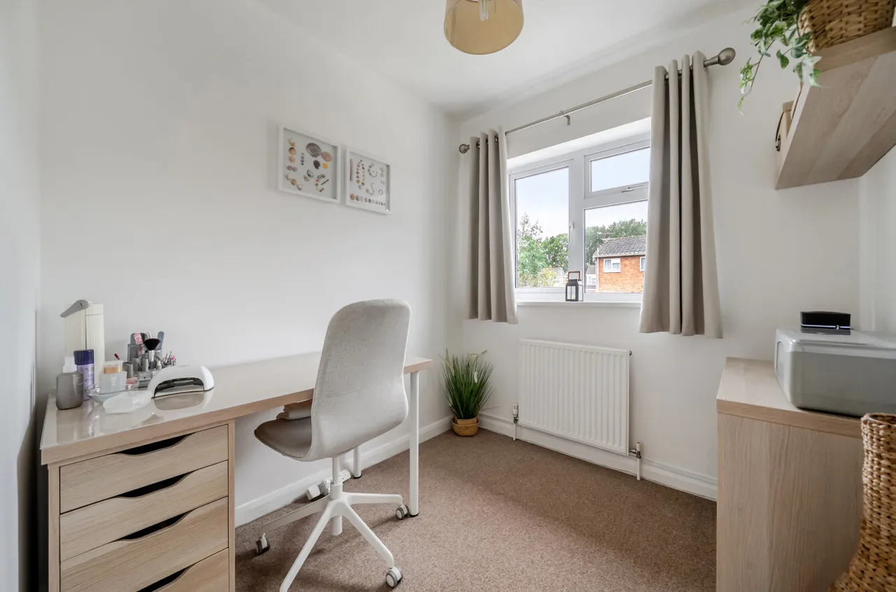 Oakfields, Guildford, GU3, photo 14