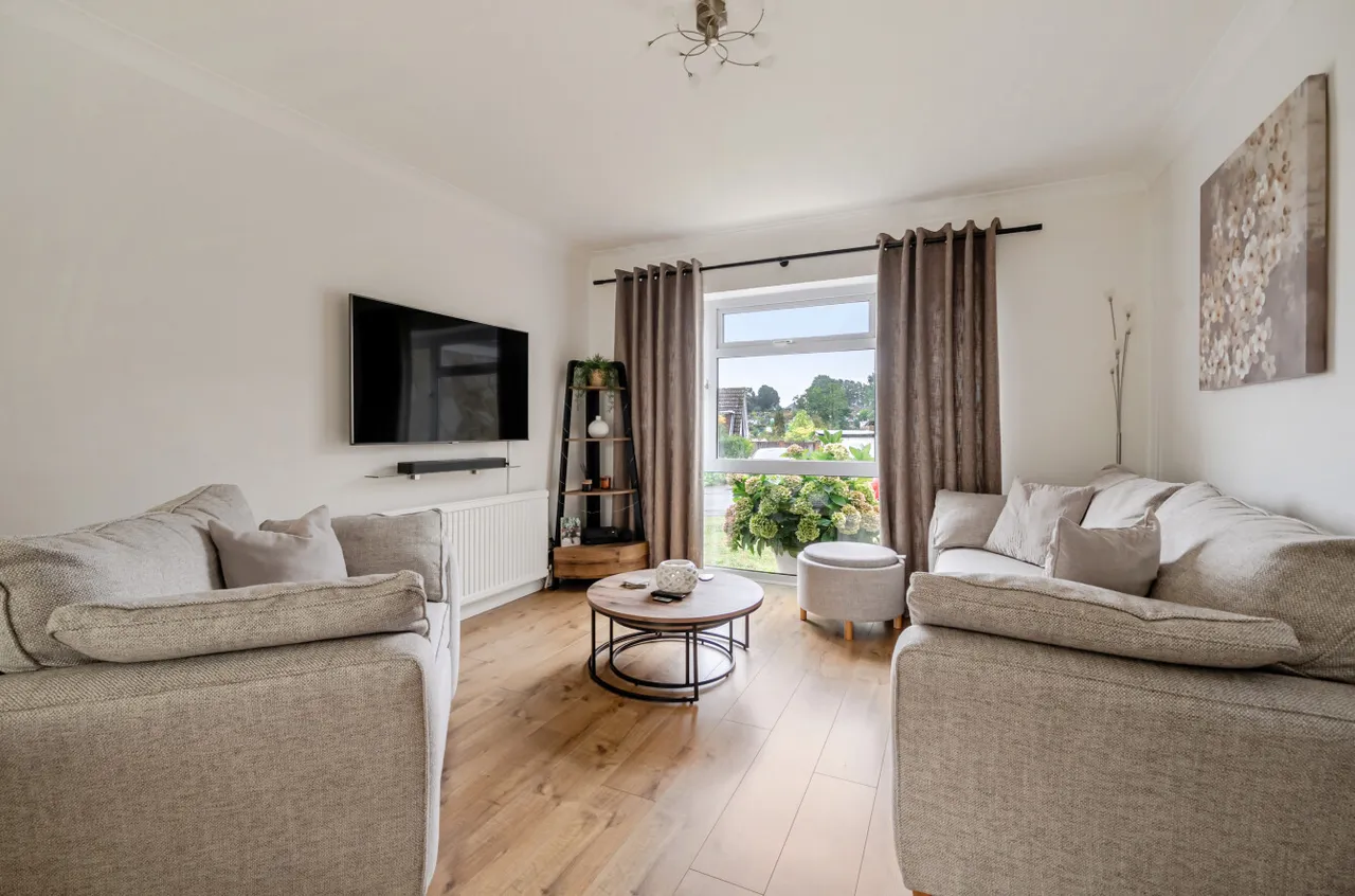 Oakfields, Guildford, GU3, photo 2