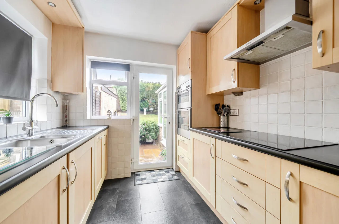 Oakfields, Guildford, GU3, photo 19