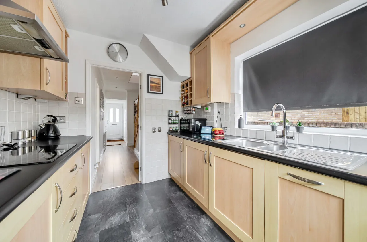 Oakfields, Guildford, GU3, photo 7