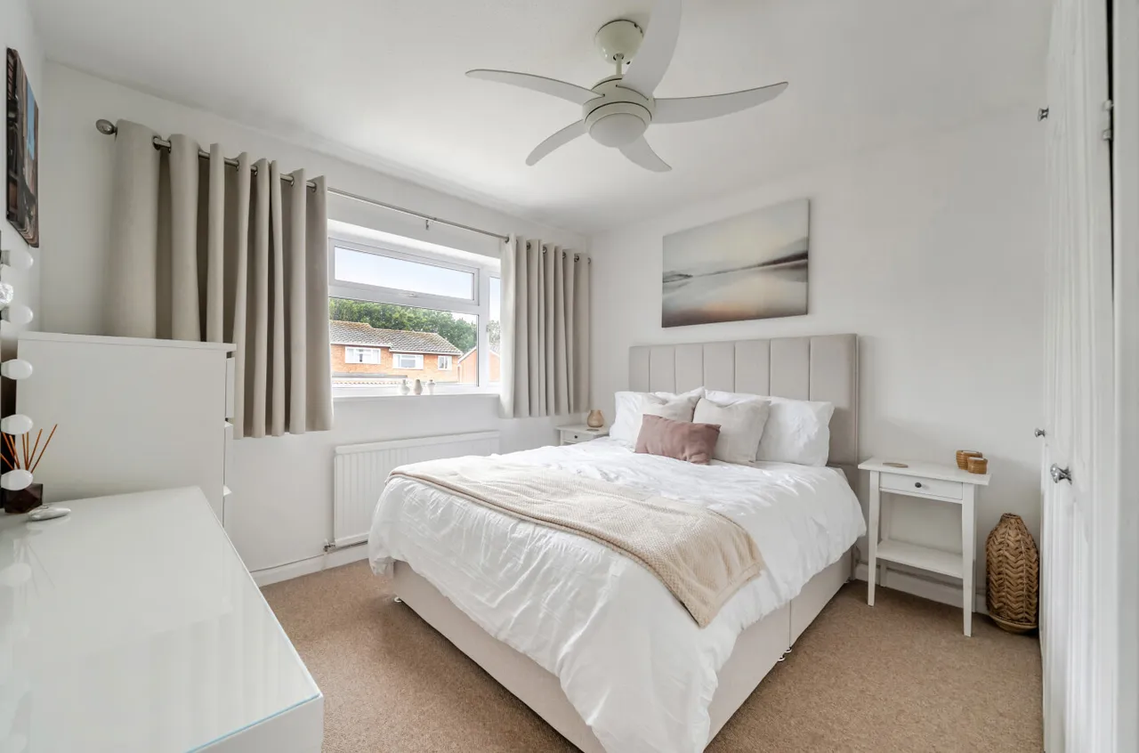Oakfields, Guildford, GU3, photo 13
