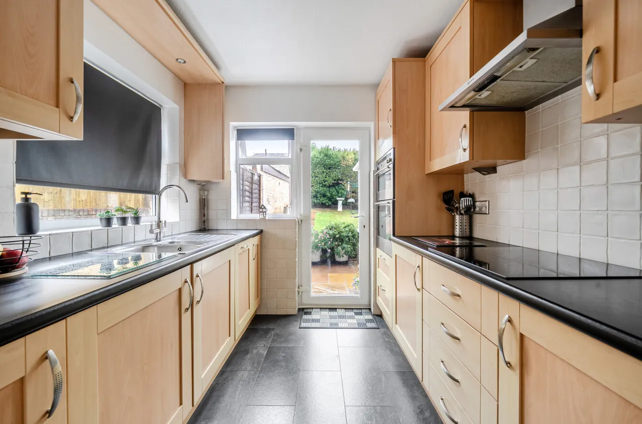 Oakfields, Guildford, GU3, photo 6