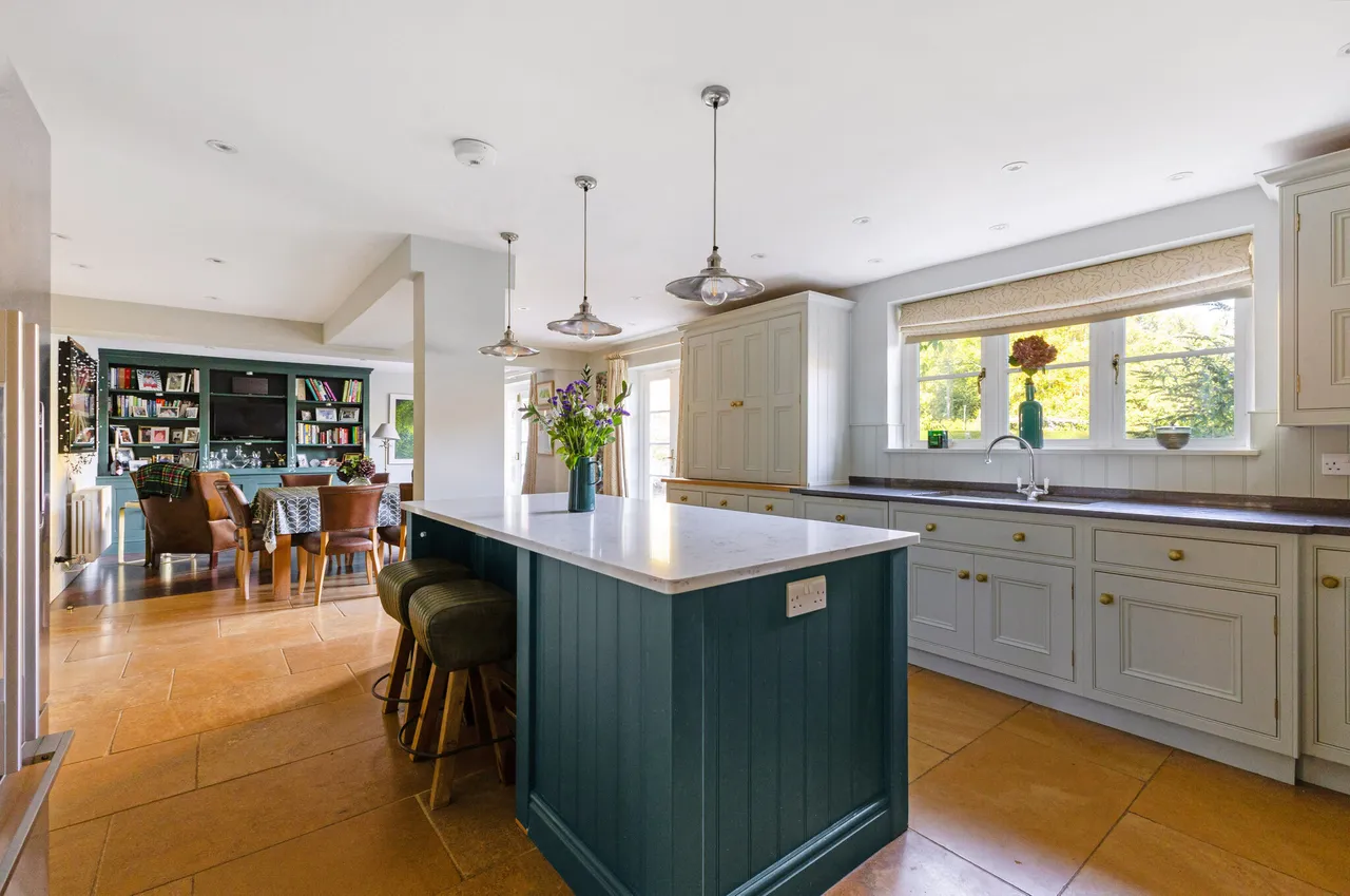 Shalden, Alton, GU34, photo 6