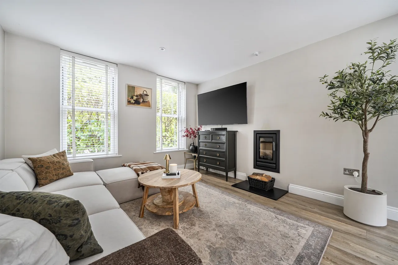 Crawley Down Road, Felbridge, East Grinstead, photo 3