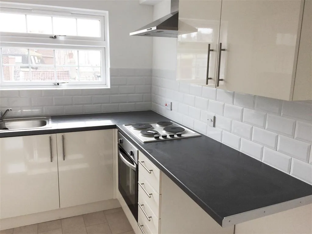 1 bed flat to rent — Portland Place, HASTINGS