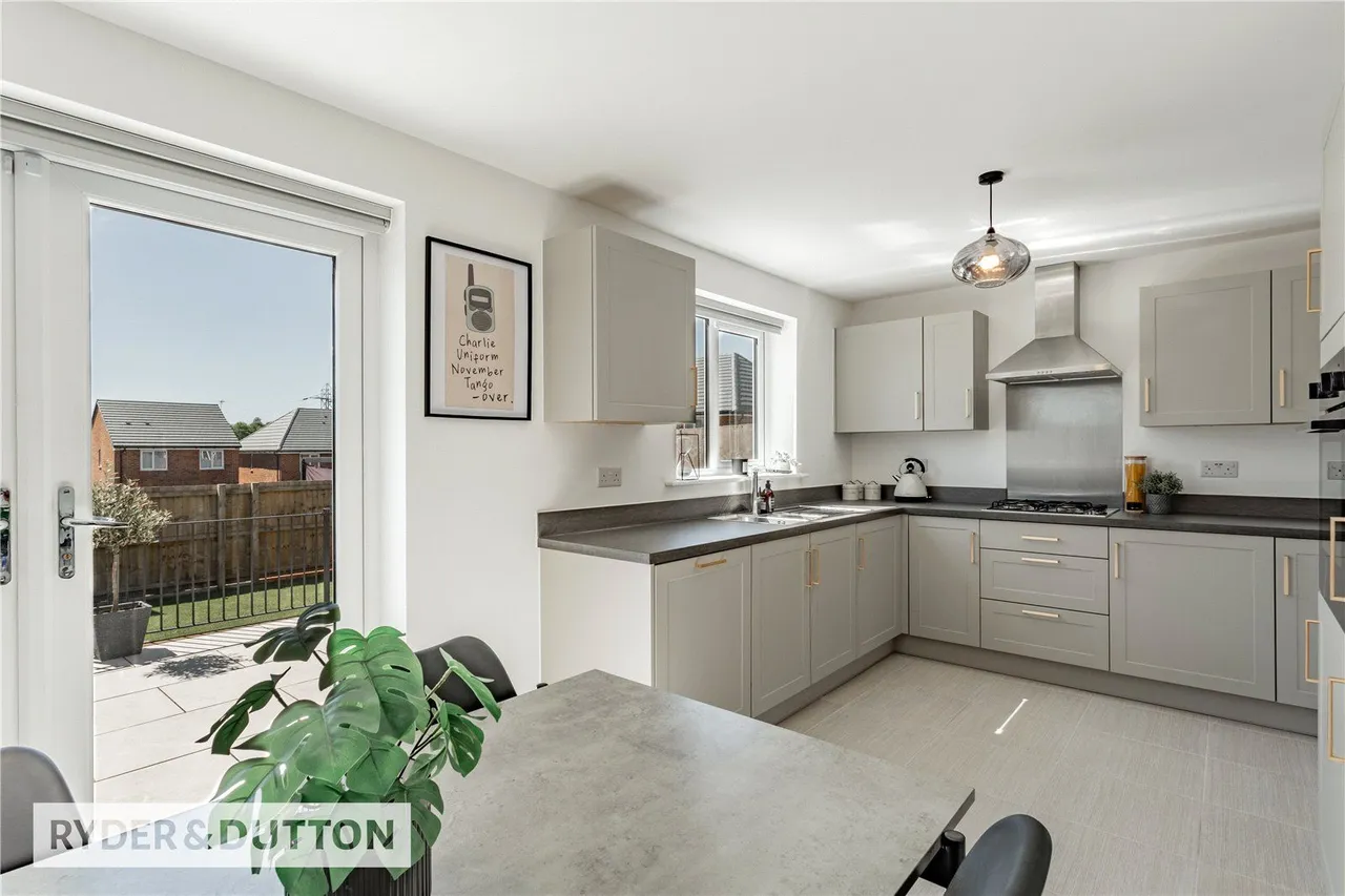 Deer Hill Drive, Shaw, OL2, photo 4