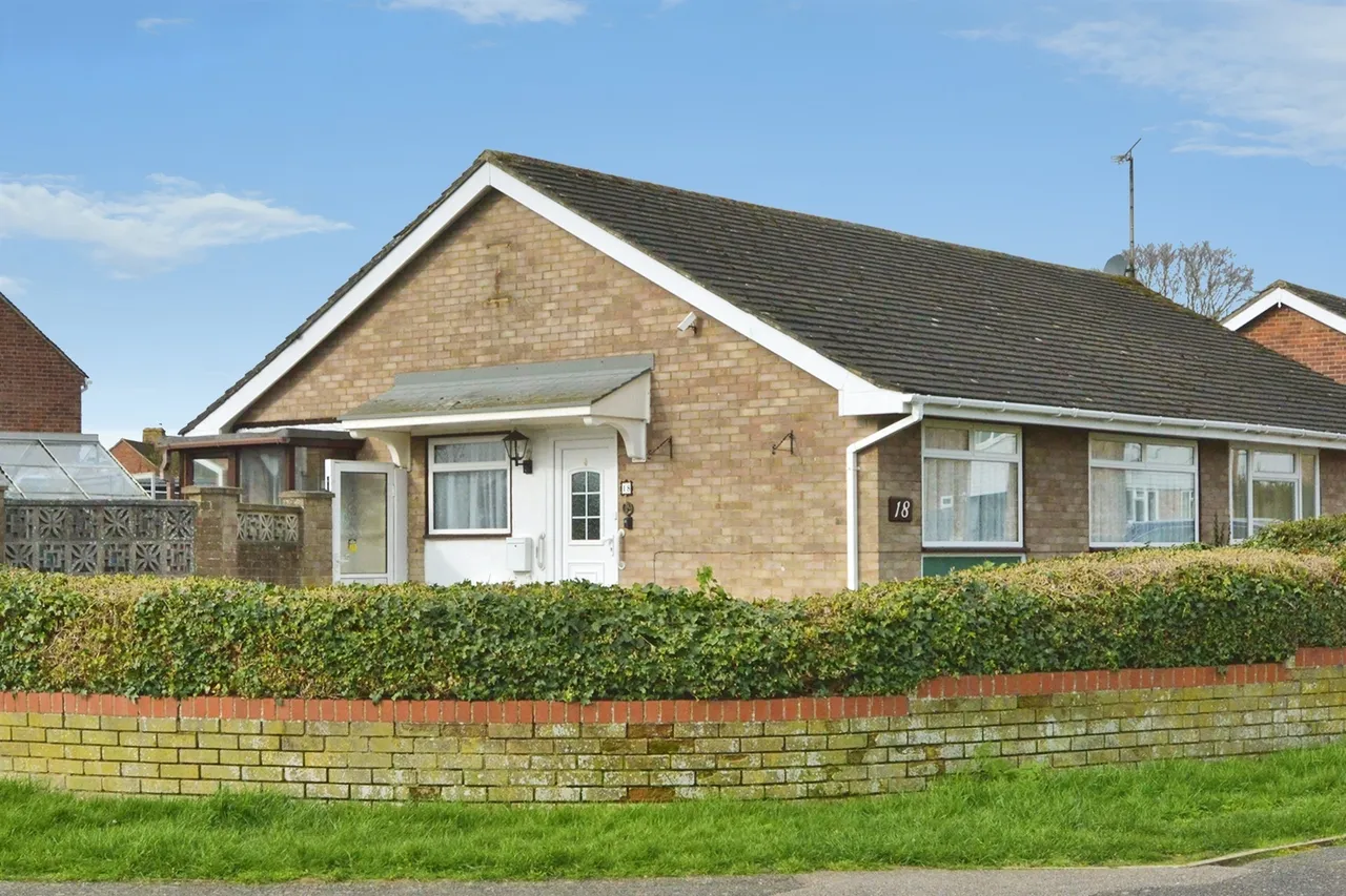 2 bed house for sale, High View, Deanshanger, MK19