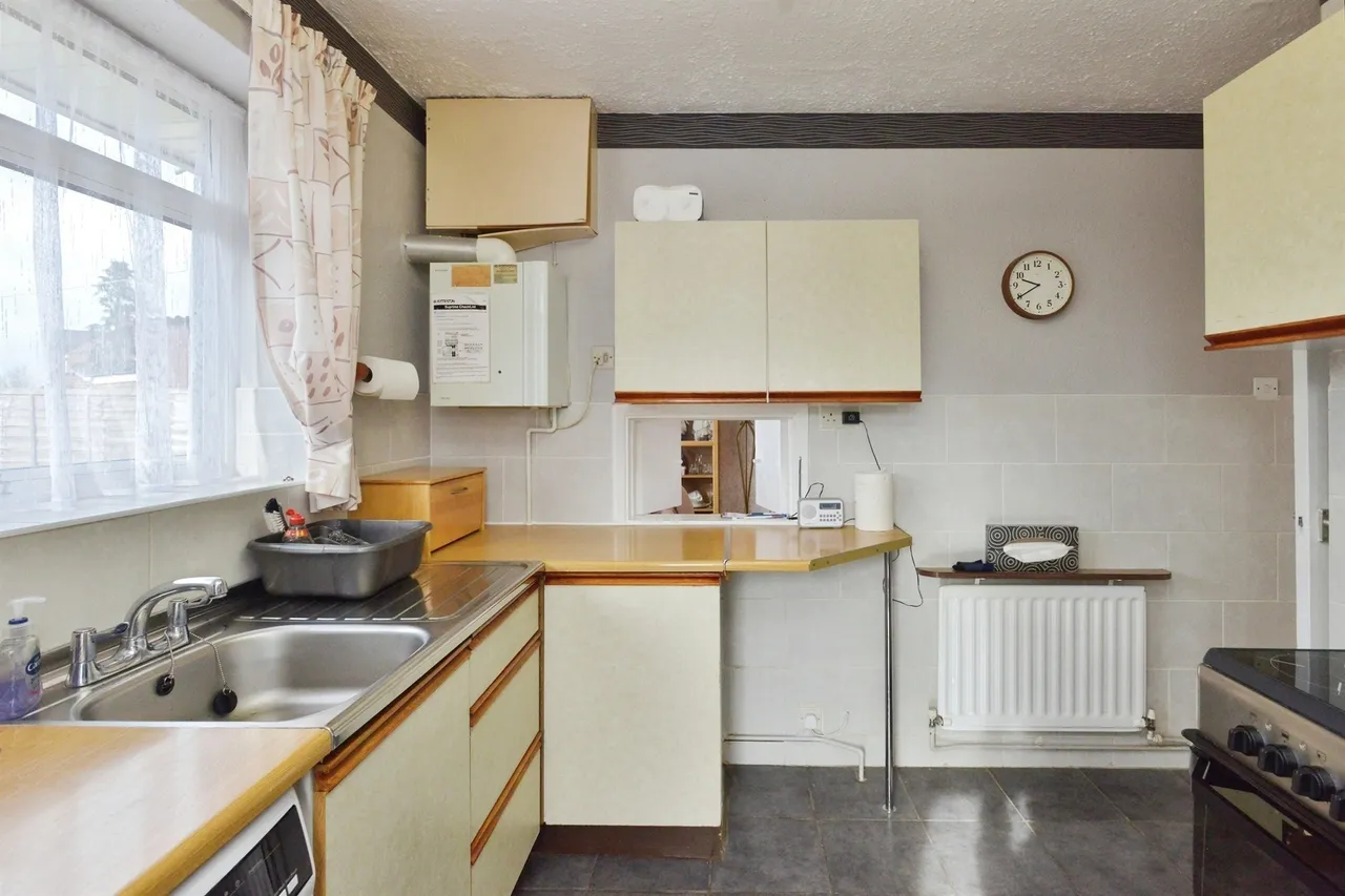 High View, Deanshanger, MK19, photo 2