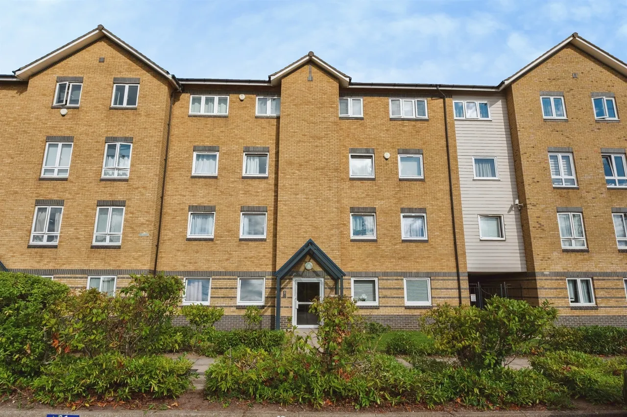 2 bed flat for sale — Southwell Close, Chafford Hundred, Grays