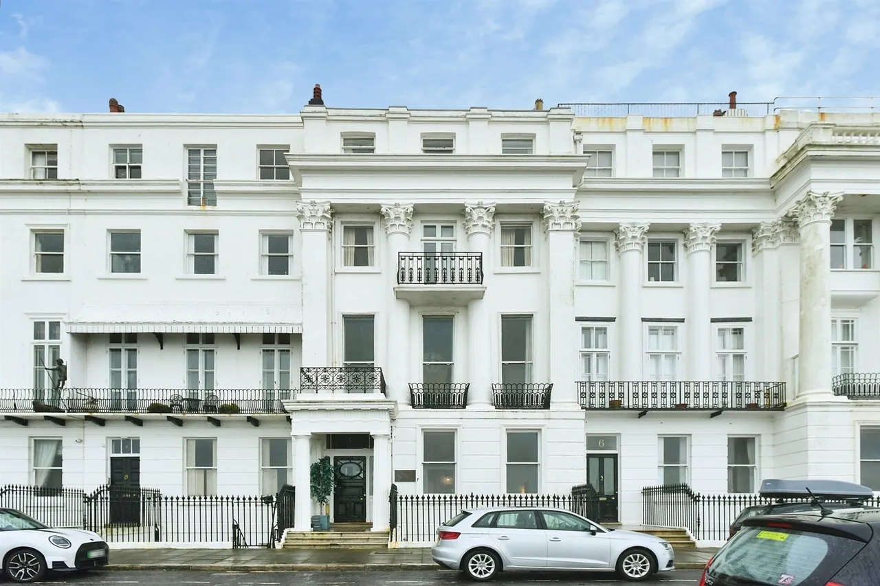 2 bed flat for sale — Arundel Terrace, Brighton