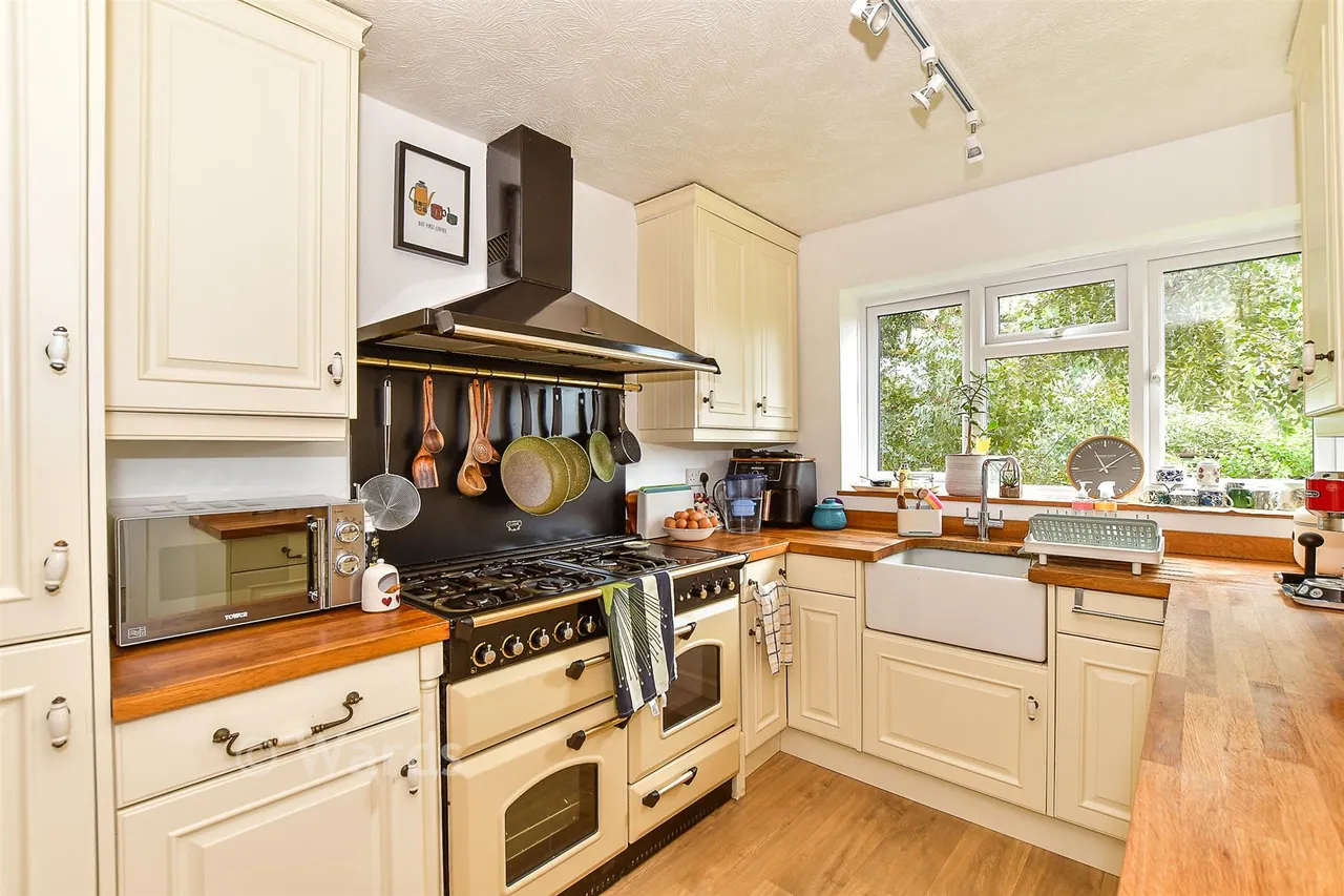 Siskin Gardens, Paddock Wood, TN12, photo 2