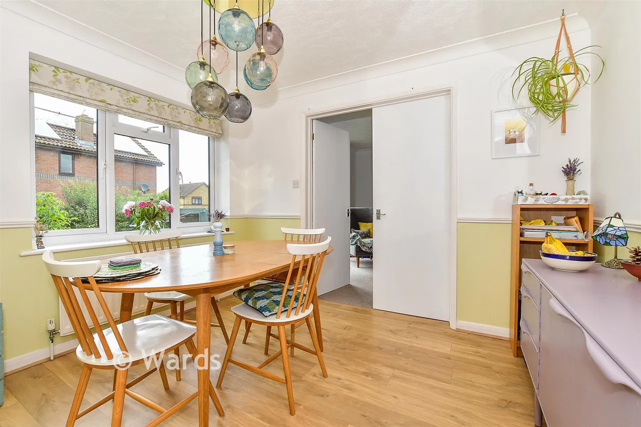 Siskin Gardens, Paddock Wood, TN12, photo 4