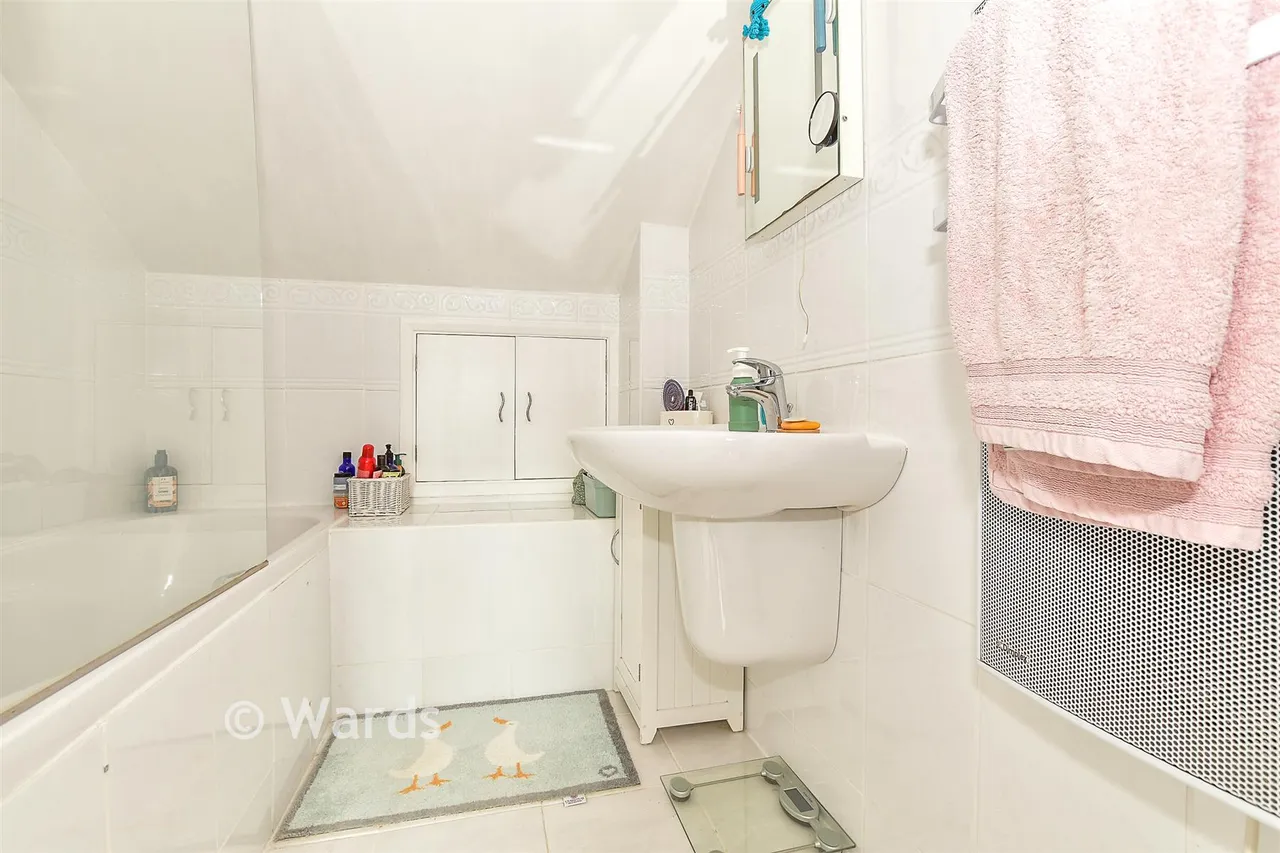 Siskin Gardens, Paddock Wood, TN12, photo 8