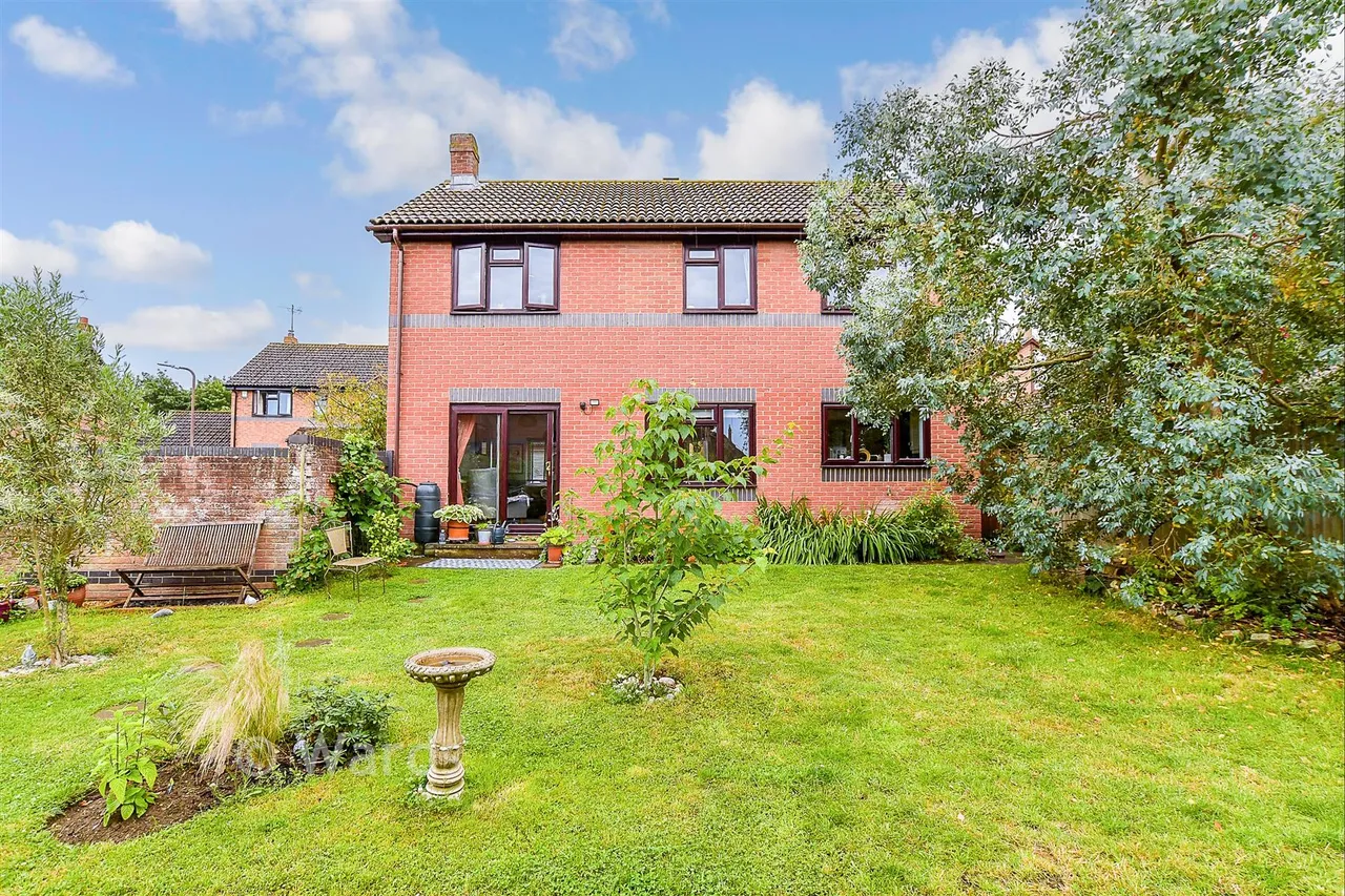 Siskin Gardens, Paddock Wood, TN12, photo 15