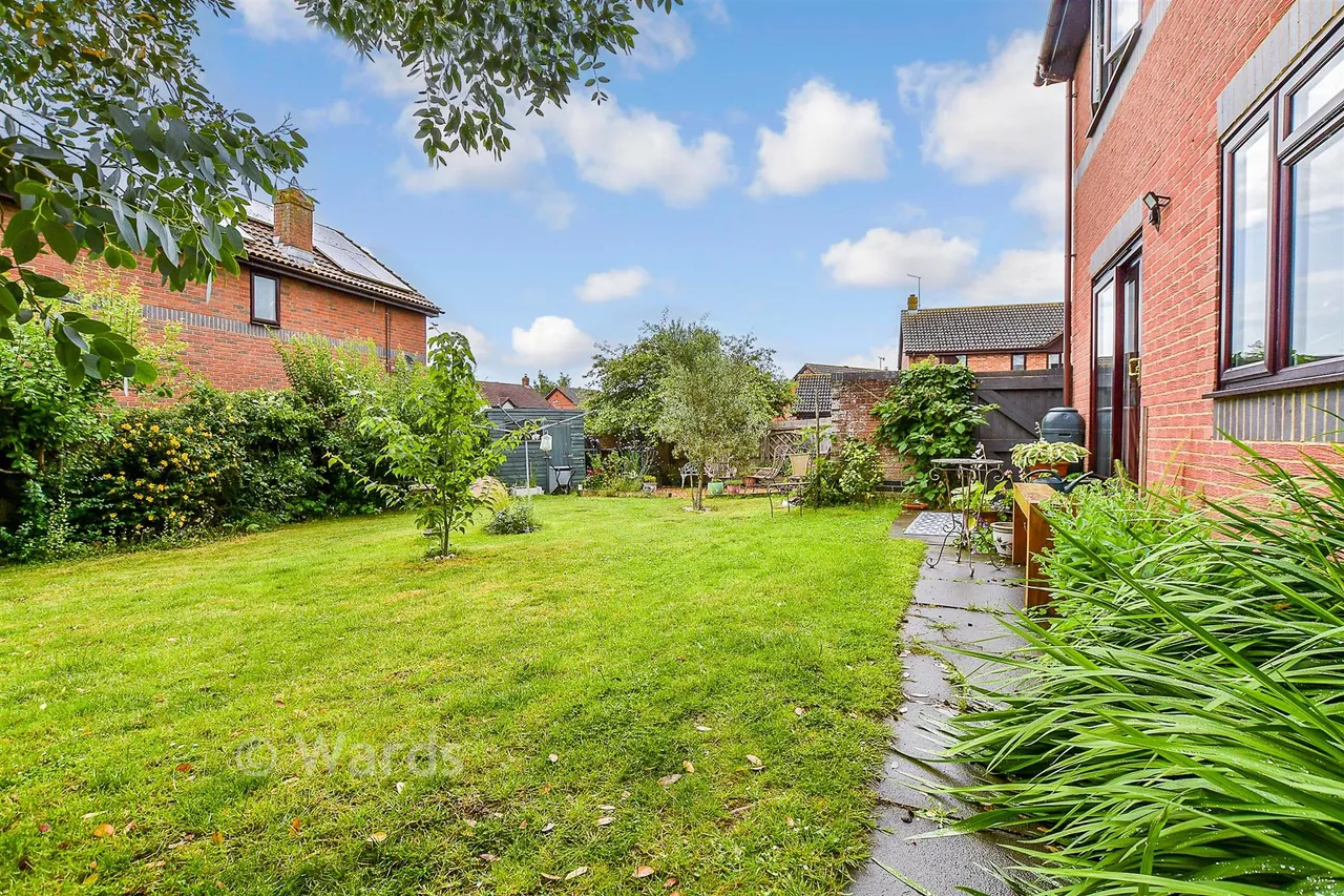 Siskin Gardens, Paddock Wood, TN12, photo 18