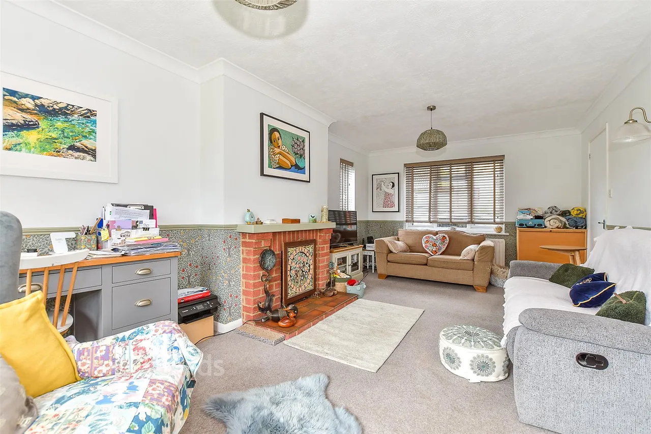 Siskin Gardens, Paddock Wood, TN12, photo 5