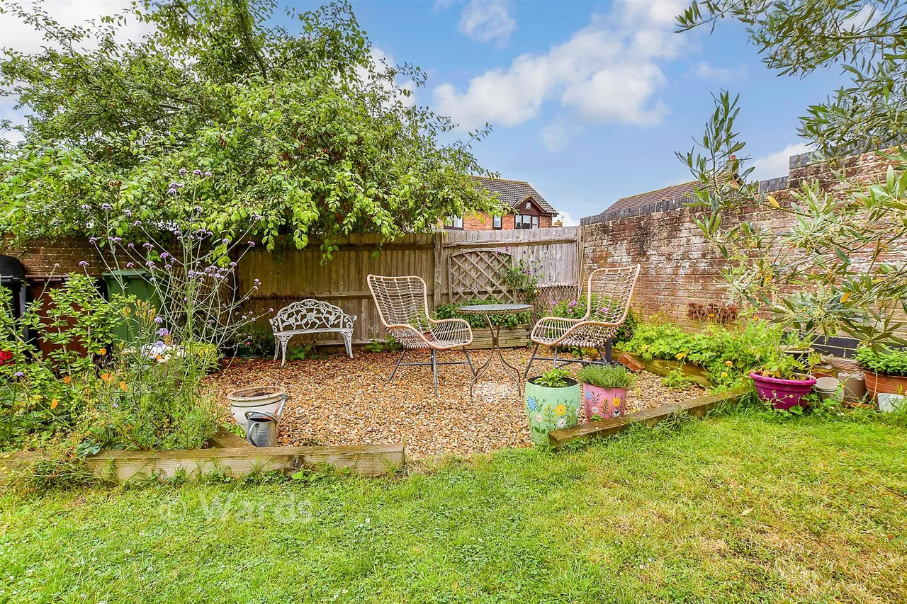 Siskin Gardens, Paddock Wood, TN12, photo 17