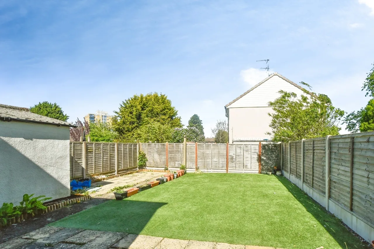 Durnford Road, Swindon, Wiltshire, SN2, photo 2