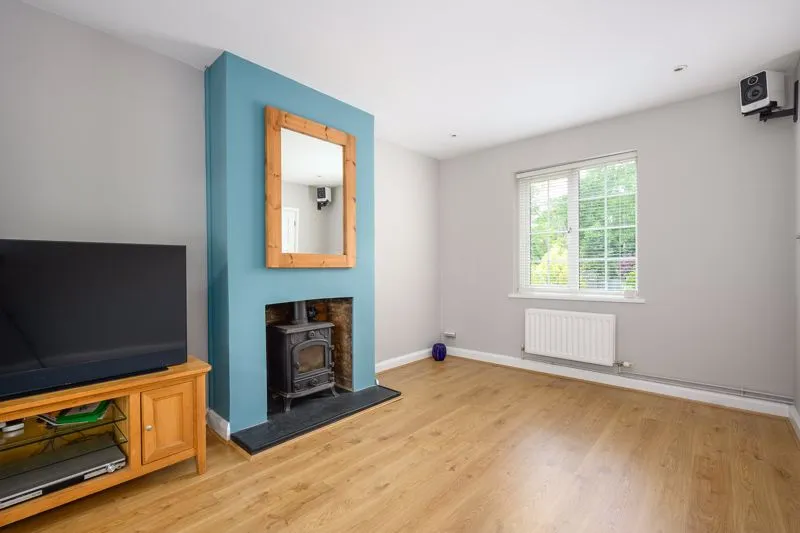 Rowtown Row Town, Addlestone KT15 1EY, photo 12