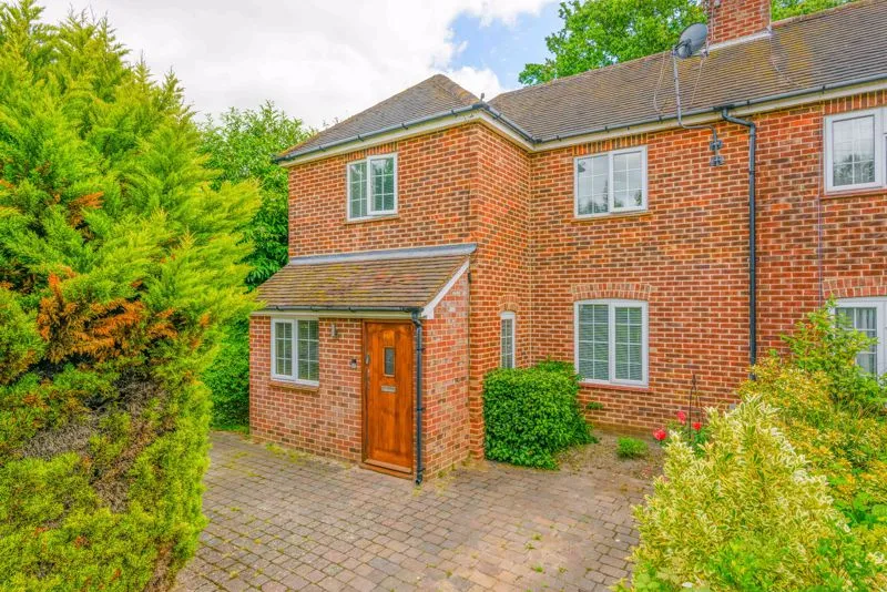 Rowtown Row Town, Addlestone KT15 1EY, photo 14