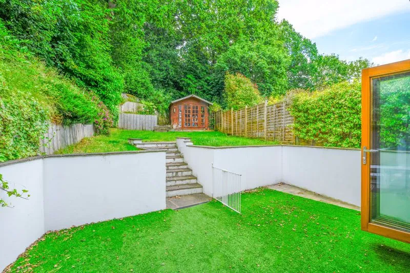 Rowtown Row Town, Addlestone KT15 1EY, photo 9