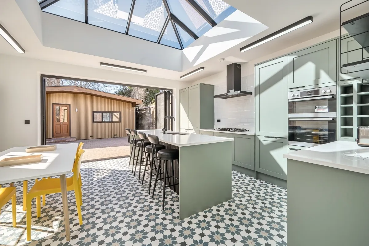 4 bed house to rent — Munster Road SW6