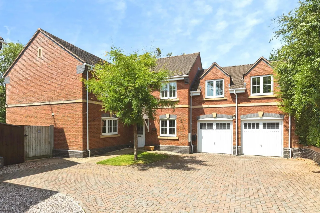 5 bed house for sale — Autumn Rise, The. Wheatridge, Gloucester, Gloucestershire, GL4
