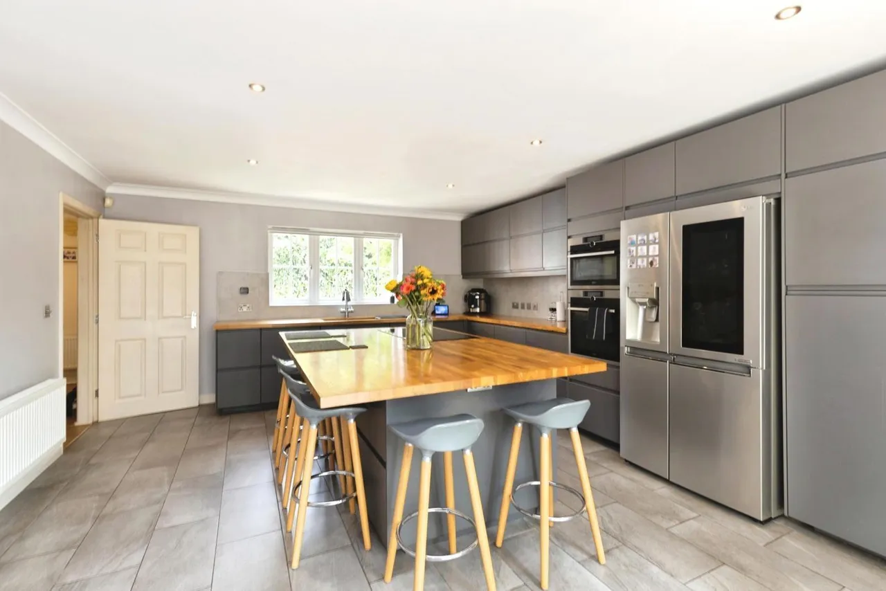 Autumn Rise, The. Wheatridge, Gloucester, Gloucestershire, GL4, photo 5