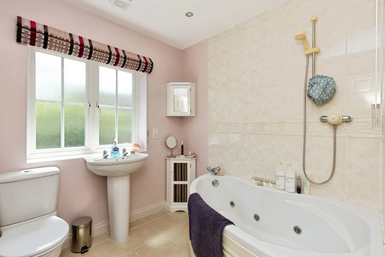 Autumn Rise, The. Wheatridge, Gloucester, Gloucestershire, GL4, photo 15