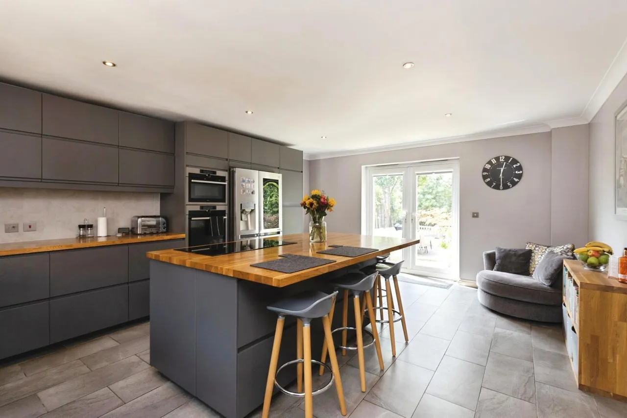 Autumn Rise, The. Wheatridge, Gloucester, Gloucestershire, GL4, photo 3