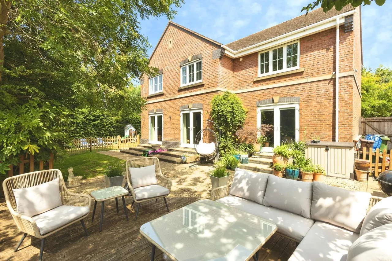 Autumn Rise, The. Wheatridge, Gloucester, Gloucestershire, GL4, photo 2