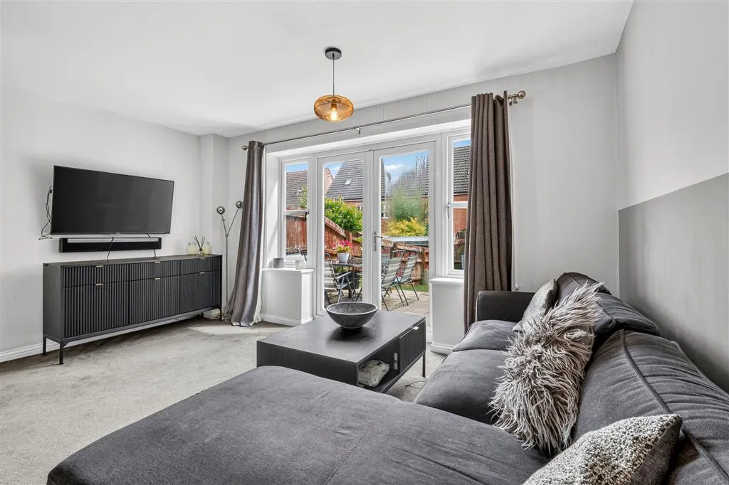 Banks Crescent, Stamford, PE9, photo 2