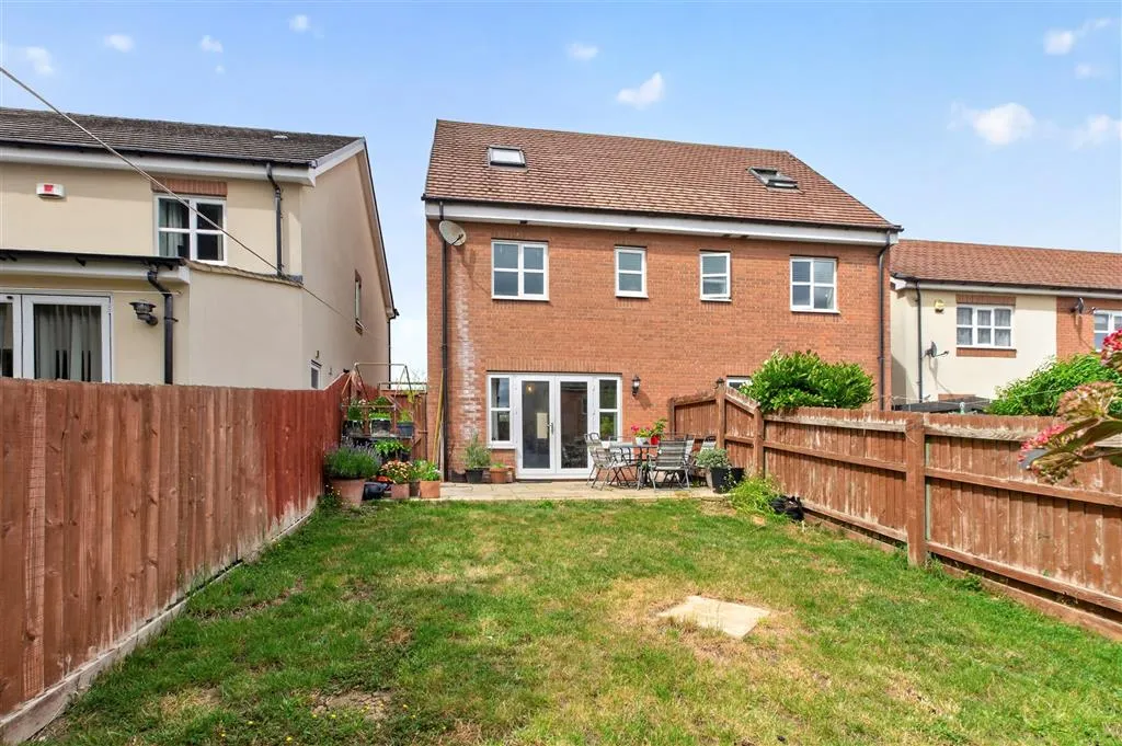 Banks Crescent, Stamford, PE9, photo 9