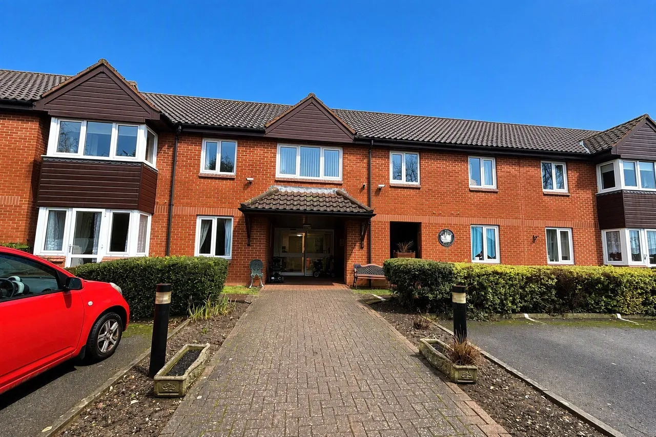 1 bed flat for sale — Violet Hill Road, Stowmarket, Suffolk, IP14