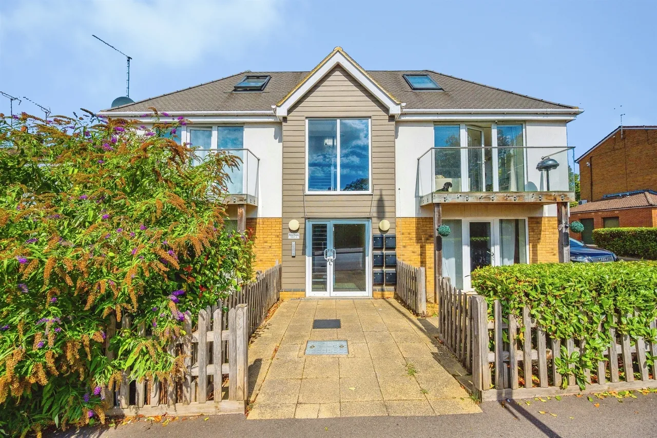 2 bed flat for sale — Jupiter Drive, Hemel Hempstead